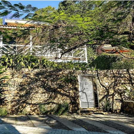Casas com jacuzzi e churrasqueira a 300 metros da Praia do Perequê na Ilhabela Exterior foto
